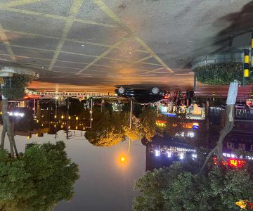 巨龙大道，一品国际小区出口护栏