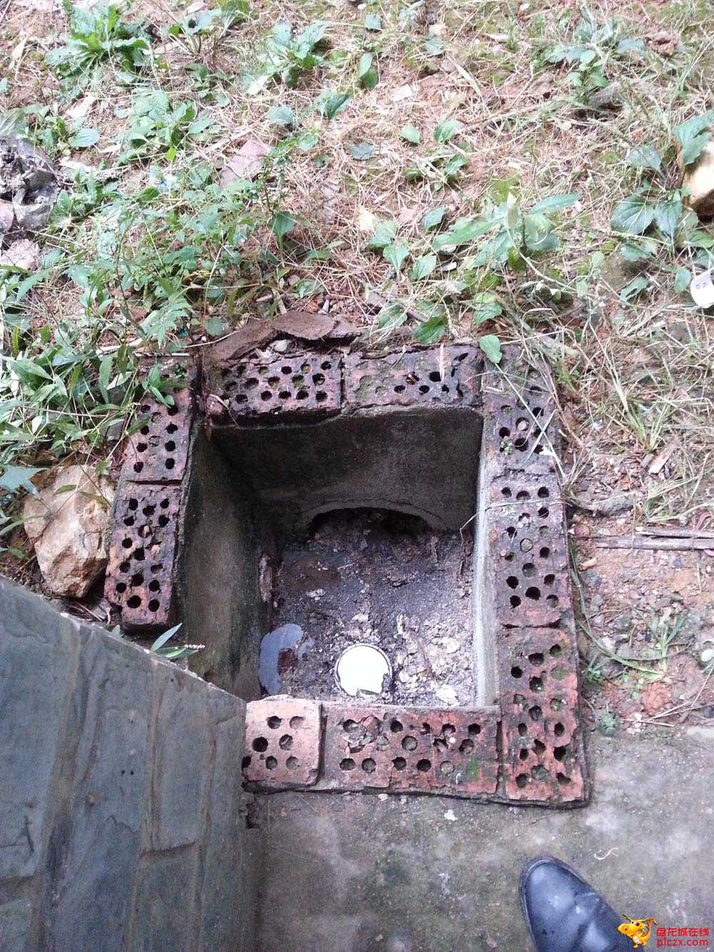 1厨房阳台外阻塞排水口.jpg